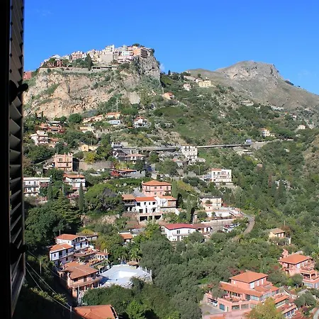 Bed and Breakfast Almoezia Charming Ταορμίνα