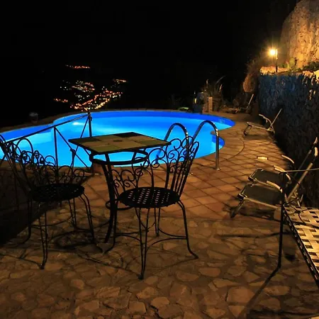 Almoezia Charming Ταορμίνα